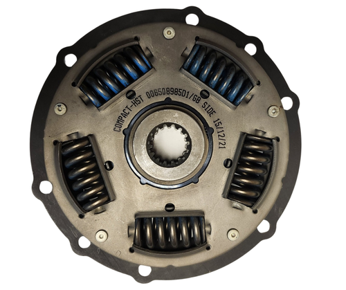 Mahindra damper clutch E006508985D1 flywheel‑mounted torsional damper used on 35 Series 4035/5035 and 3600 Series 3640/3650 Cabin T4 tractors in the crankshaft and flywheel assembly.