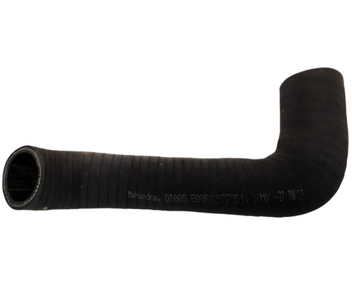 Mahindra radiator inlet hose E006025379D1 used on 8000 Series 8090 and 8100 cab tractors and 7000 Series 7085 4WD and 7095 4WD cab tractors in the engine radiator assembly. This molded upper radiator hose routes coolant from the engine outlet into the radiator on mPower 100‑series Mahindra tractors.