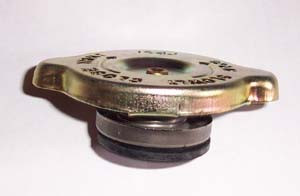 Mahindra radiator cap 005554649R91 shown as a metal pressure cap that locks onto the radiator filler neck of 3505, 4505, 5005, E350, C27, C35, 475, 485 and 575 tractors to seal the cooling system and control pressure.