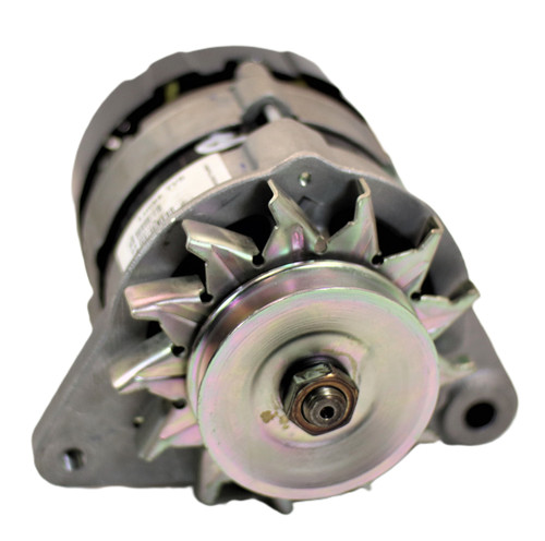 Aftermarket Mahindra alternator 40001C01 / 2900‑0500, 12‑volt internally regulated alternator that replaces OE 005557754R91 on 3505, E350, 4500/4505/5005, 5525/6025 2WD T2, 475/485/575 DI, and 4530/5530/6030/6530 4WD T2 tractors.