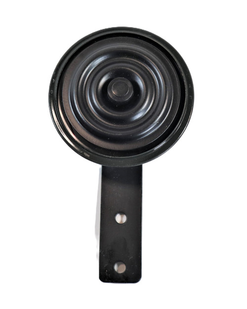 Mahindra horn assembly 007700750B91 for Mahindra 4500 5500 6000 6500 6520 7520 3325 3525 4025 5525 6025 6525 4530 5530 6030 6530 3535 4035 4535 5035 3540 3550 3640 3650 4540 4550 4565 5145 5155 5545 5555 5565 and 5570 tractors, used as the electric warning horn in the electrical system.