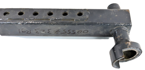 Right‑hand and left‑hand grey front axle extension brackets 005557323R91 and 005557322R91 for Mahindra 2WD front axles with stay rod and front axle weights, ordered by side as viewed from the driver’s seat on models such as 3325, 3525, 3825, 4025, 4525, 3505, 4505, 5005, C4005, E350, 4540, and 4550.