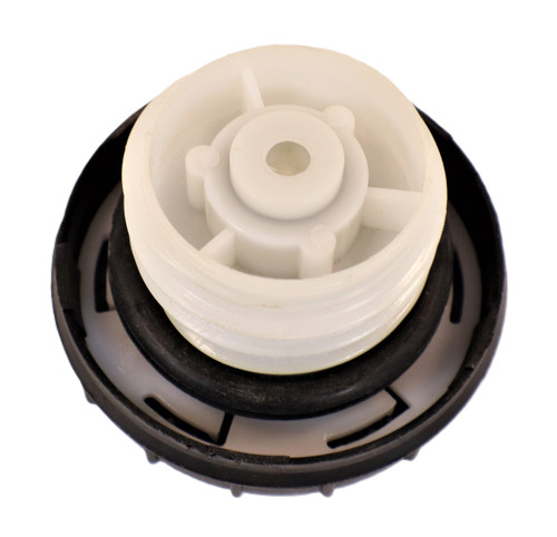 Mahindra fuel cap 9500040AAA01 for 2525 tractor, also referenced as 9500040AAD01, used as the OEM replacement fuel tank cap on Mahindra 2525 models.