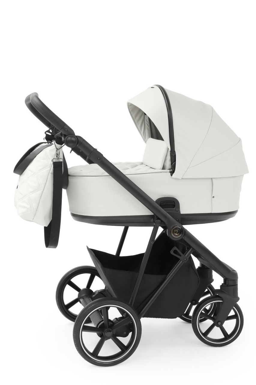 Babystyle prestige Ivory 13 piece travel system including isofix base