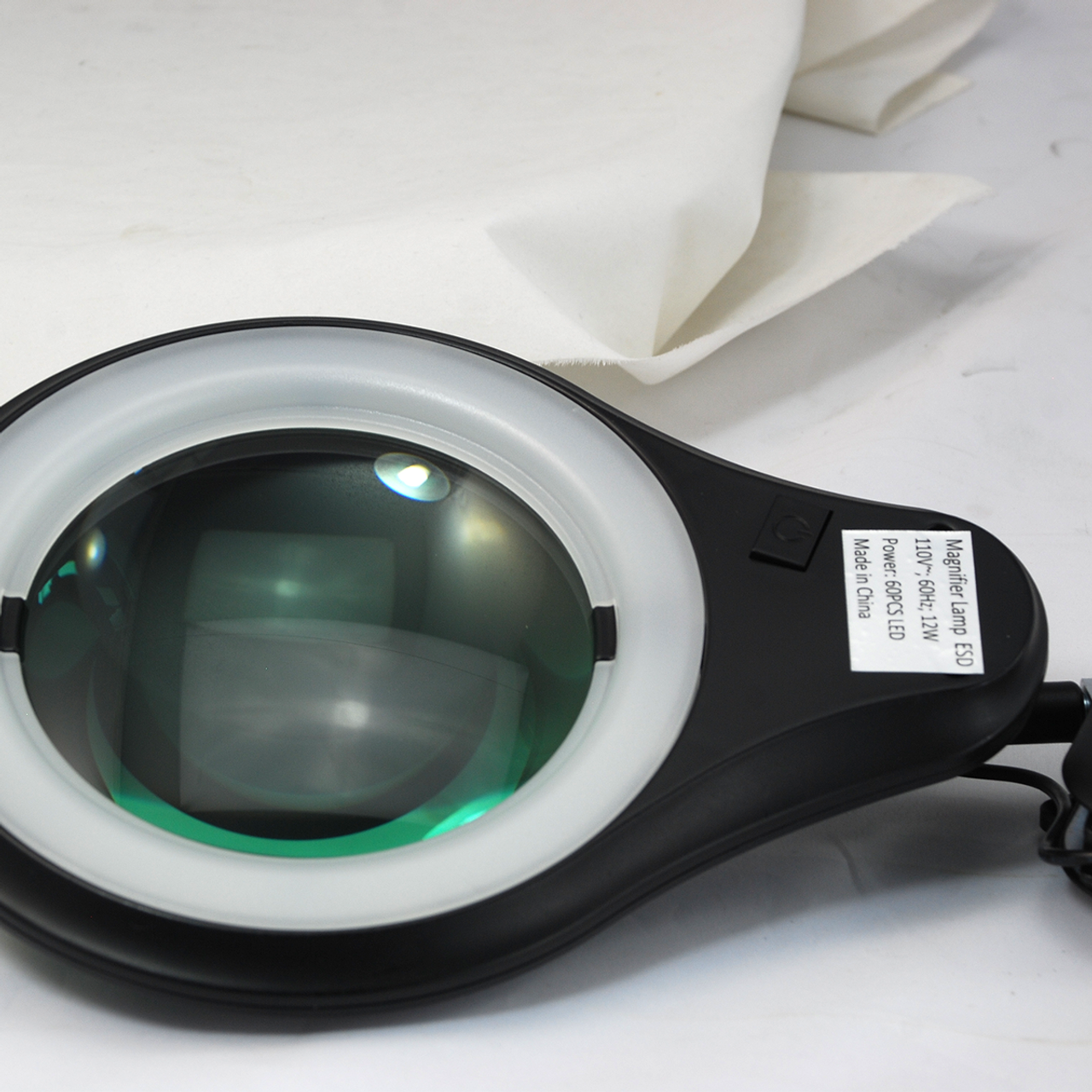 Global Industrial™ 8 Diopter LED Magnifying Lamp With Covered