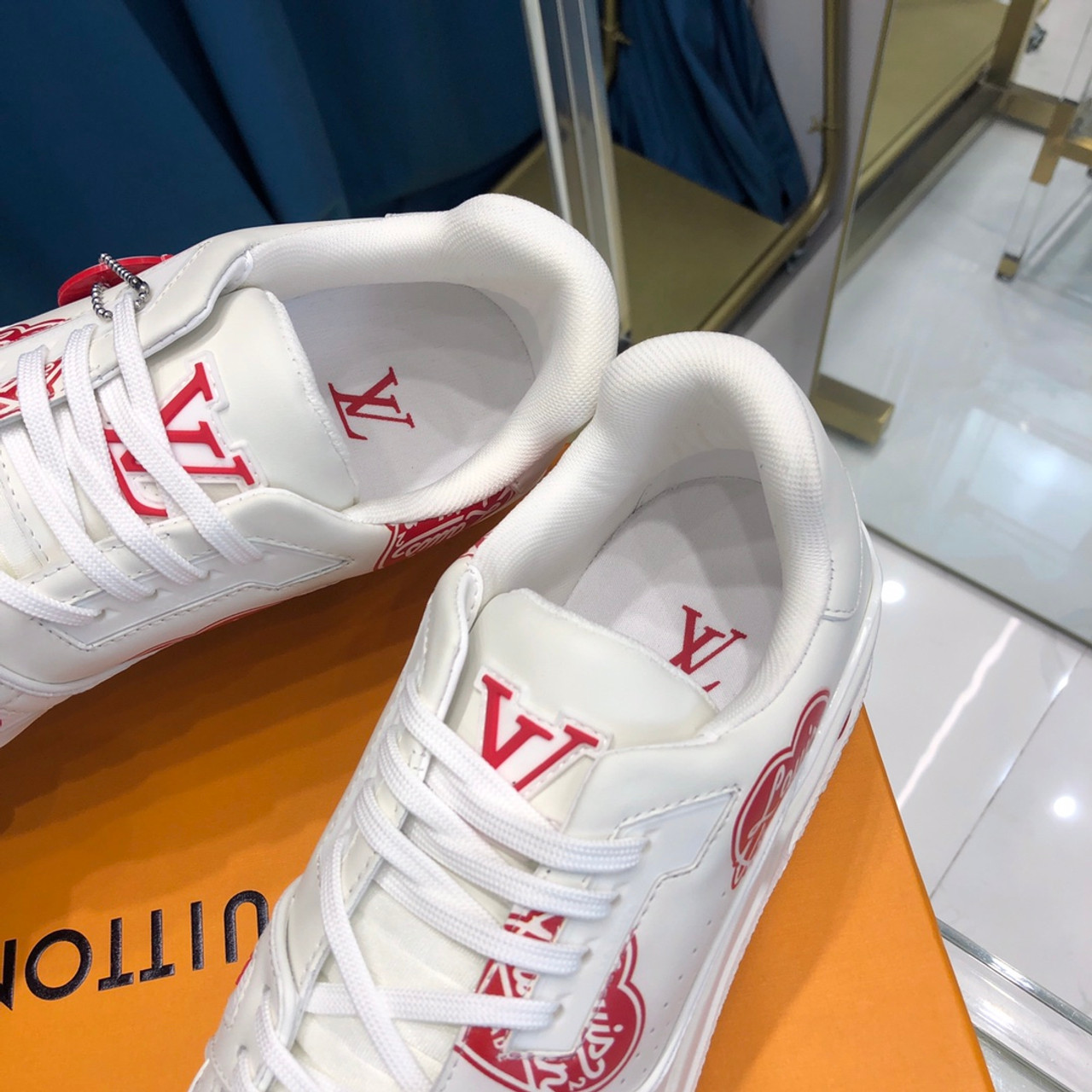 Hi I'm Ceci,provide Top Grade quality 1:1 replica LV sneakers .We have  bags,jewelry,shoes,accessories,clothes,watch.We will send QC pics &  video,if not satisfied,you can unconditional refund or replace. WhatsApp:  +(86)13719385701，Welcome to consul