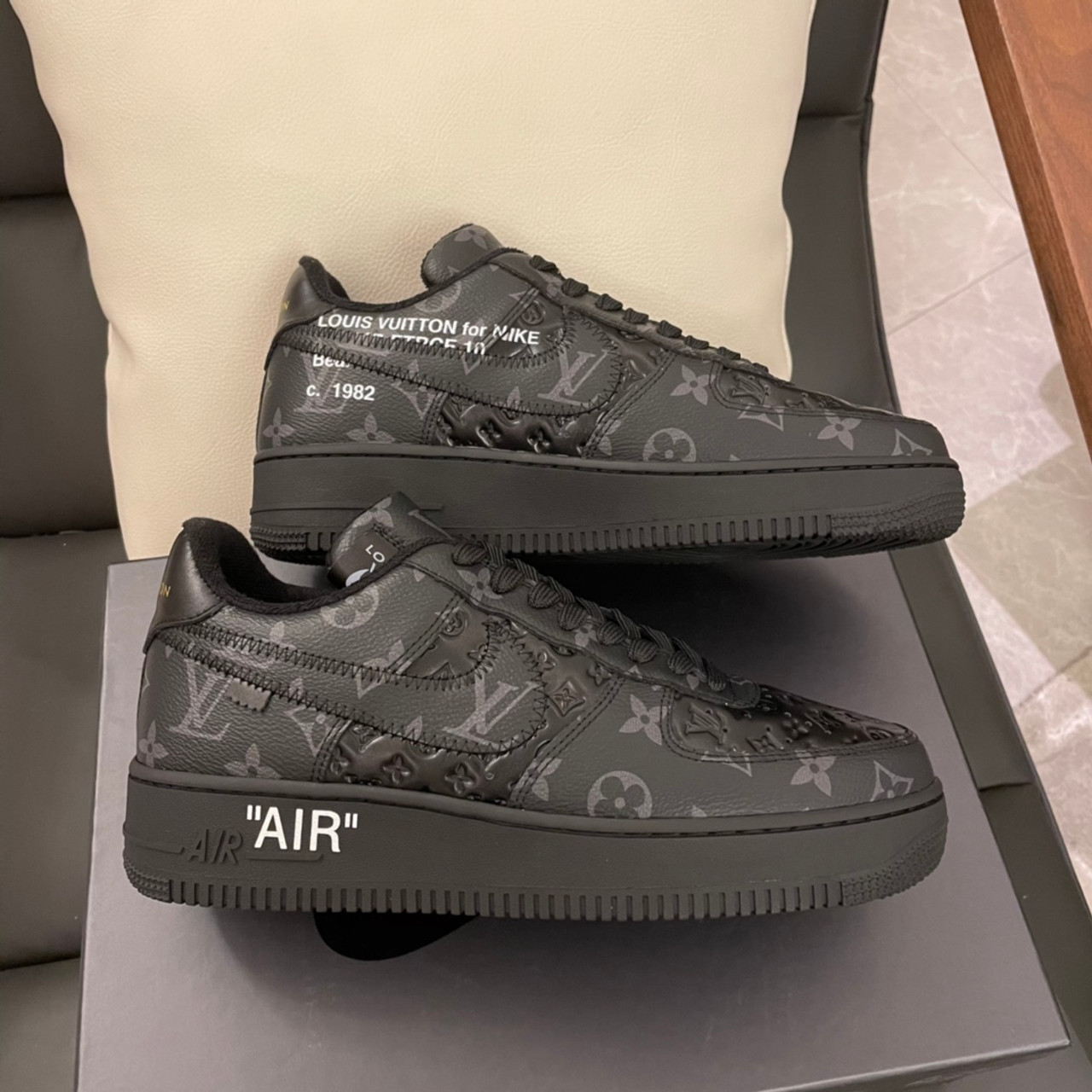 Jual Sepatu Original U.A Nike Air Jordan 1 x Louis Vuitton Suite Case BNIB