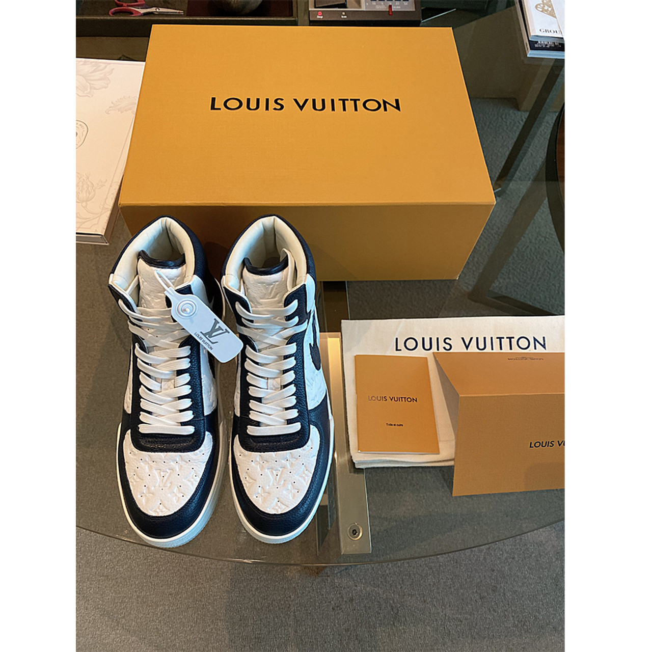 Framed Sneaker Air Jordan 1 Retro High Louis Vuitton (1) - - Catawiki