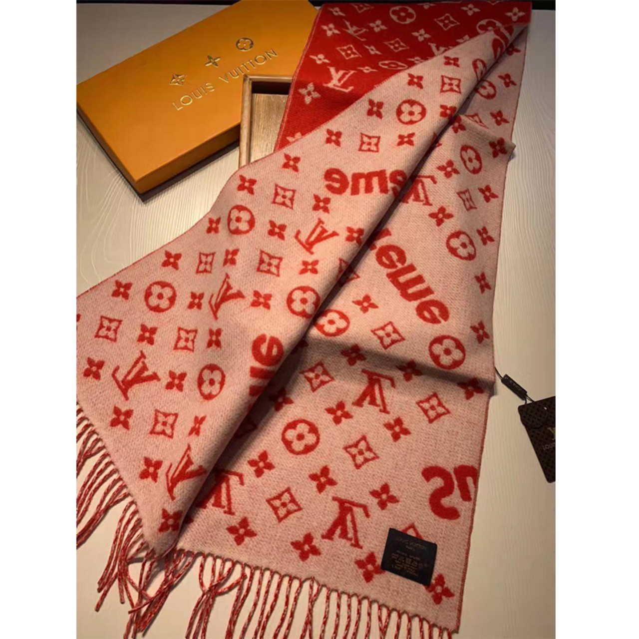 Louis Vuitton, Supreme Scarf