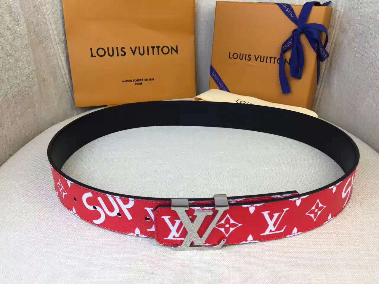 Supreme Leaks News on X: Supreme / Louis Vuitton belts Retail $760 Which  ones your favourite? 📸 - @hyped_distribution  / X