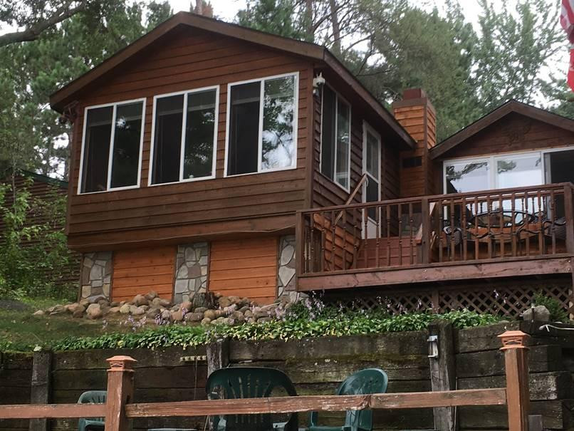 Lake House Siding Design with Fieldstone Barron Designs