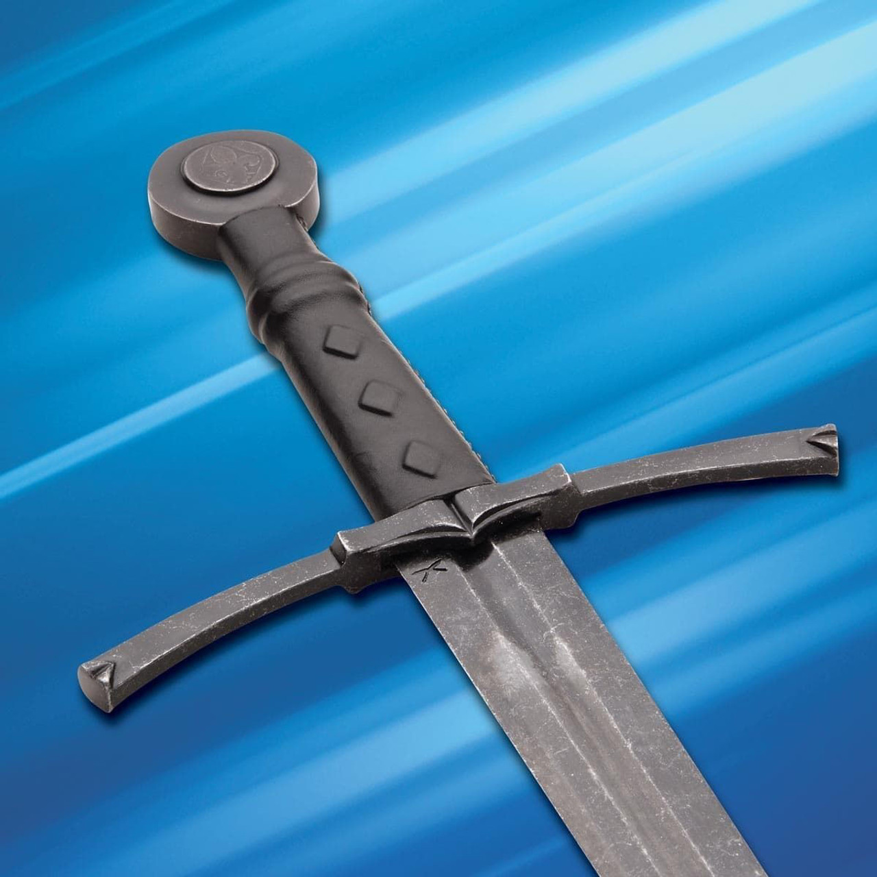 Wide Tang, Guard and Grip on Blackened Battlecry Agincourt War Sword