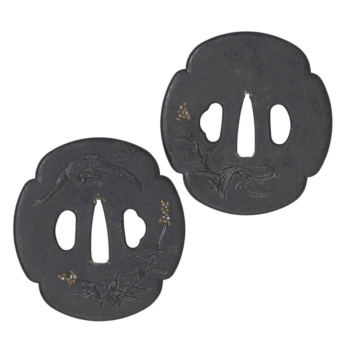 Tsuba of Tori XL Katana  has a “Flying Crane” motif while the menuki is inspired by Kabuto