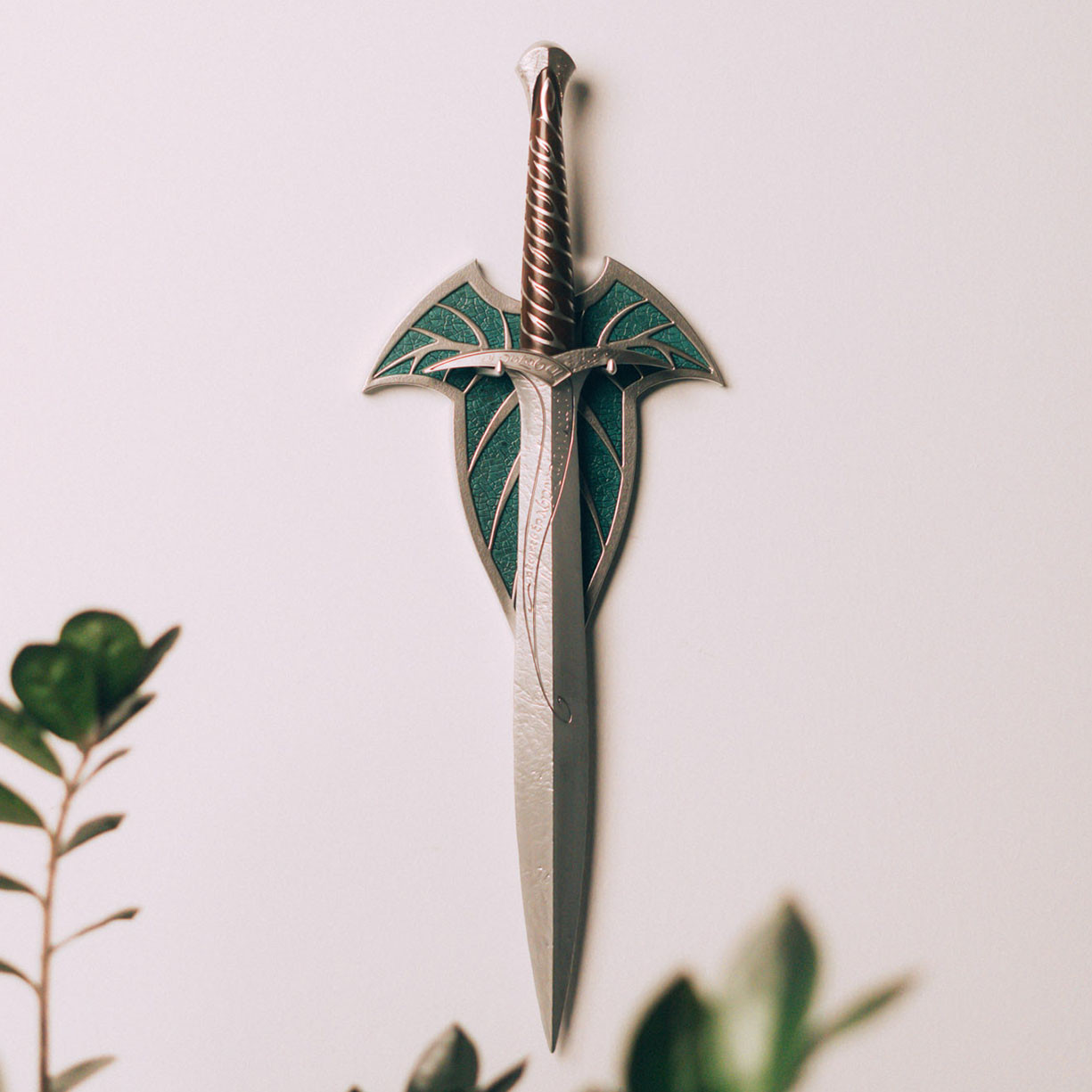 ロードオブザSTING LOTR Licensed Wall Mount Sting Sword Lamp - Museum Replicas