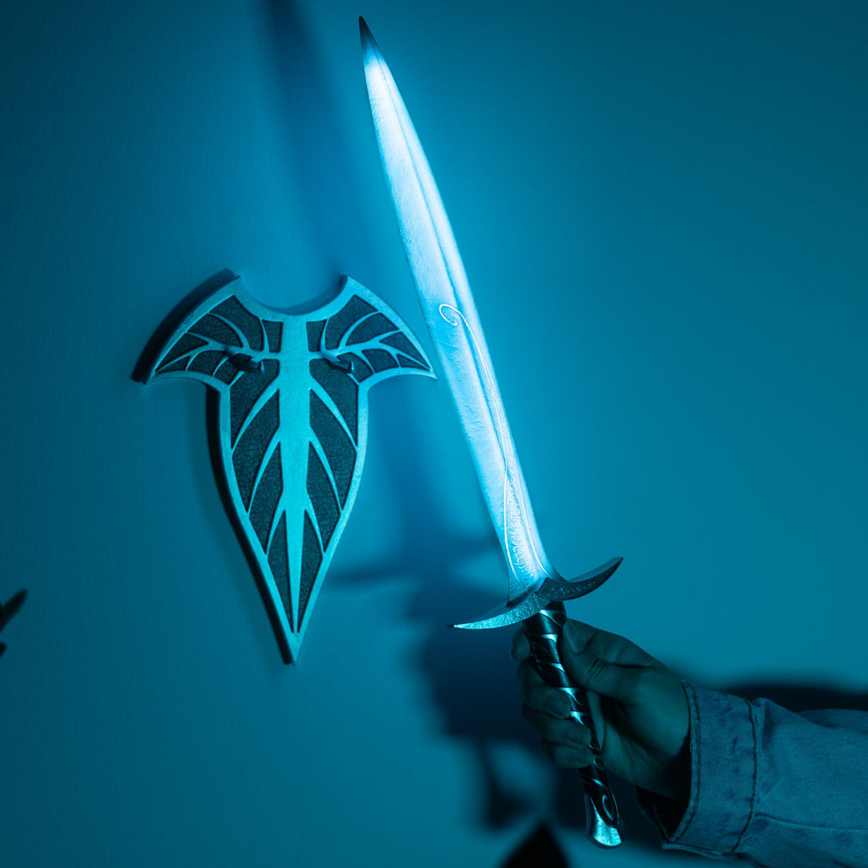 LOTR Licensed Wall Mount Sting Sword Lamp - Museum Replicas