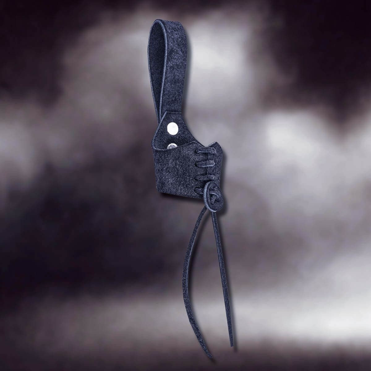 Adjustable leather belt holster for drinking horn