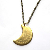 LOTR Rivendell Golden Moon Necklace reverse side has Sindarin text inscribed in Tengwar