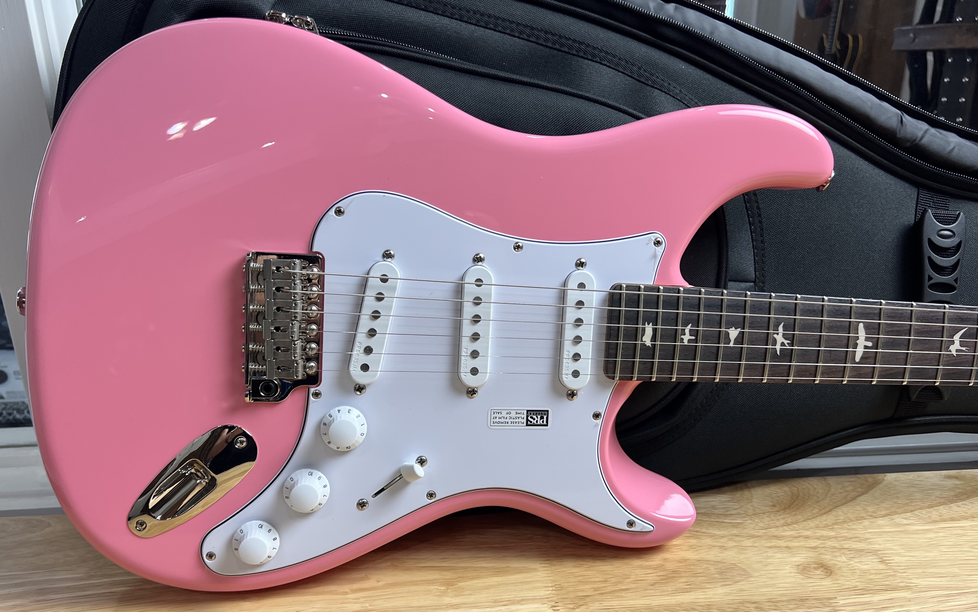 PRS Silver Sky Roxy Pink - Guitar Maverick