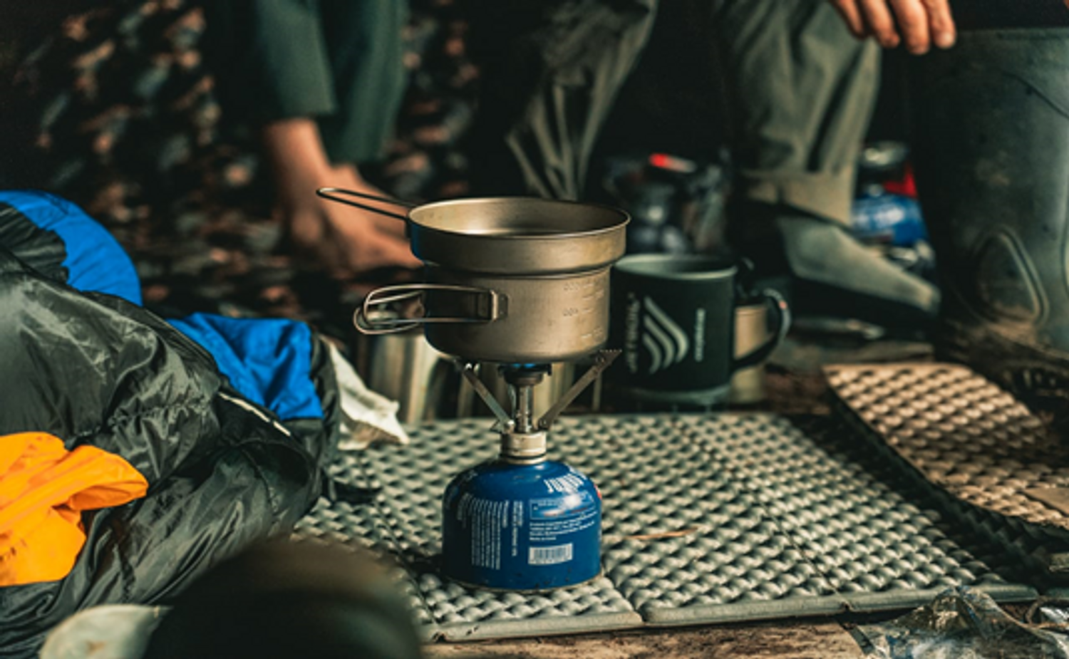 Estufa de camping con protección contra el viento cocinar comida de  senderismo