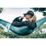 Hamaca Grand Trunk Deluxe Double Parachute Nylon en uso