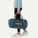 Bolso duffel Patagonia Black Hole 40 Litros - Color: Tidal Teal (en uso)