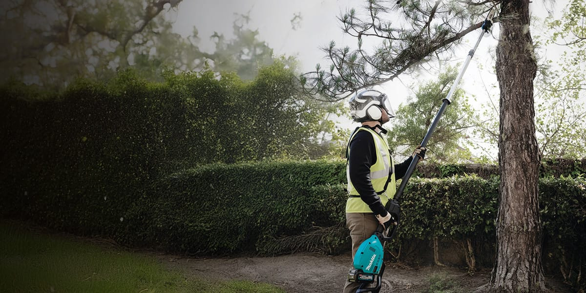 Makita GAU02M1 40V