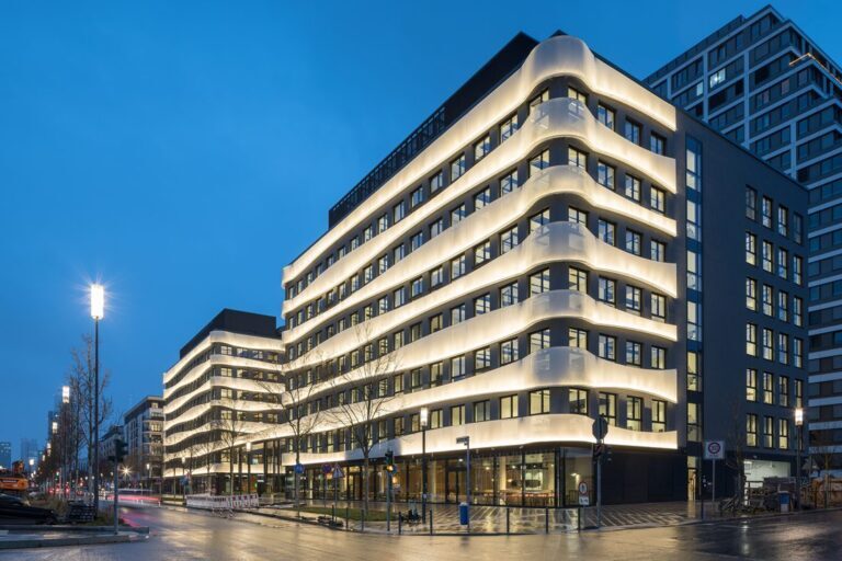 Sun Shade Mesh Fabric for Commercial Buildings