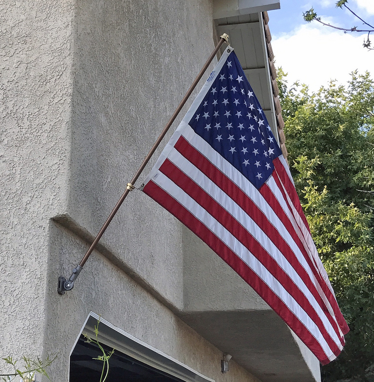 Stanwood Wind Sculpture Non Tangle Flagpole Swivel/Rotating Ring, Brass