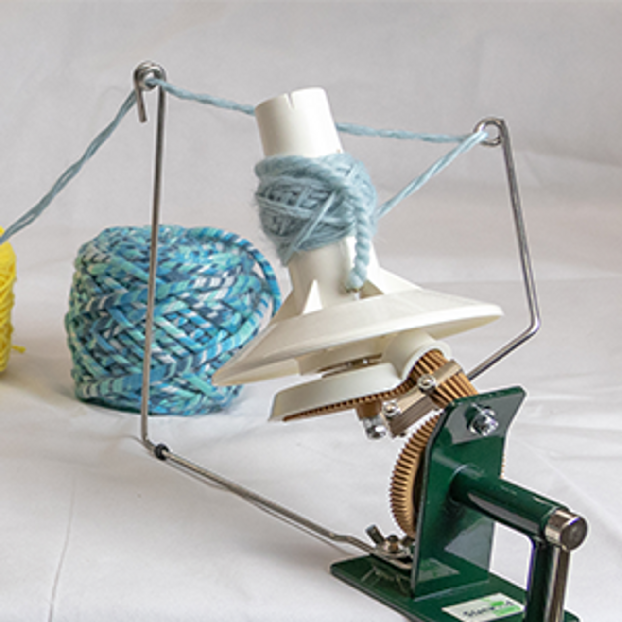 Stanwood Needlecraft - Compact Yarn Ball Winder Hand-Operated YBW-A