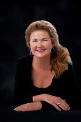 Meet Laura Cantrell, Master of Heirloom Portraiture!