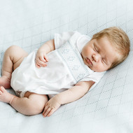 Newborn Photoshoot Outfit Guide - A New Parent's Guide on What To Wear!