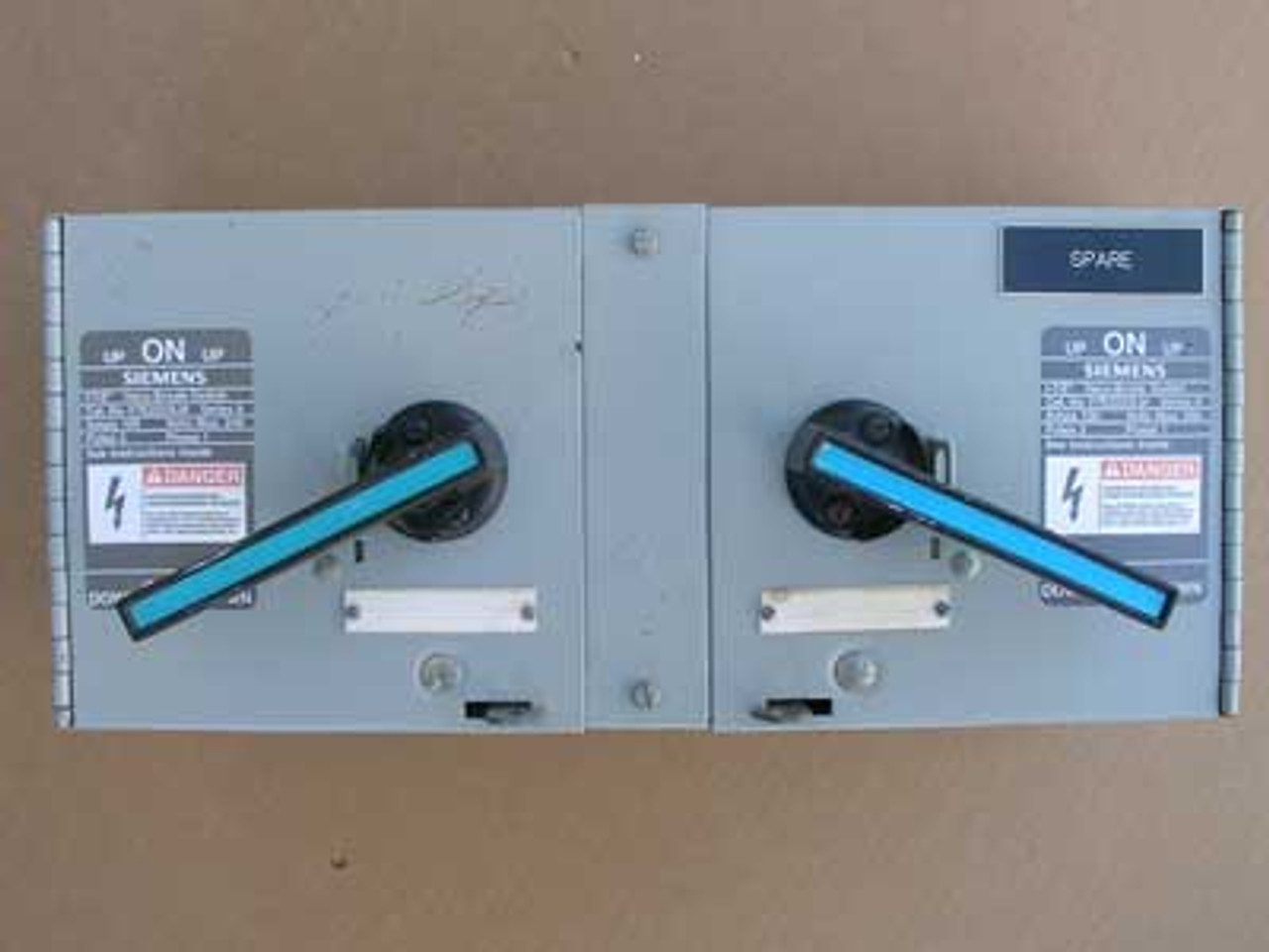 Siemens V7E2233LR 100 Amp 240V 1 Phase Twin Panelboard Switch - Used