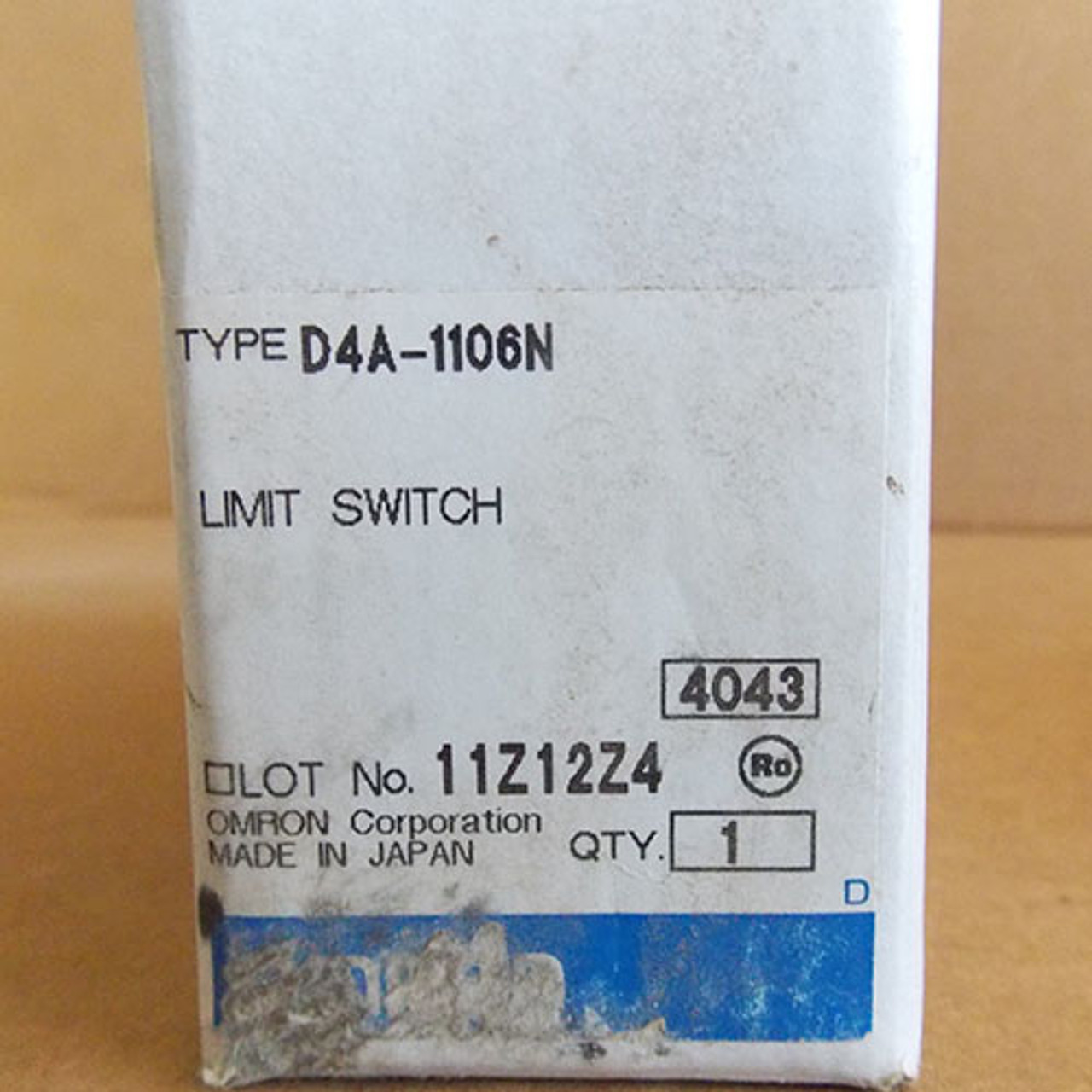 Omron D4A-1106N General Purpose Limit Switch, Side Plunger, Standard Type, 1/2-14 NPT Conduit Size, 1P, Double Throw, Double Break - New 