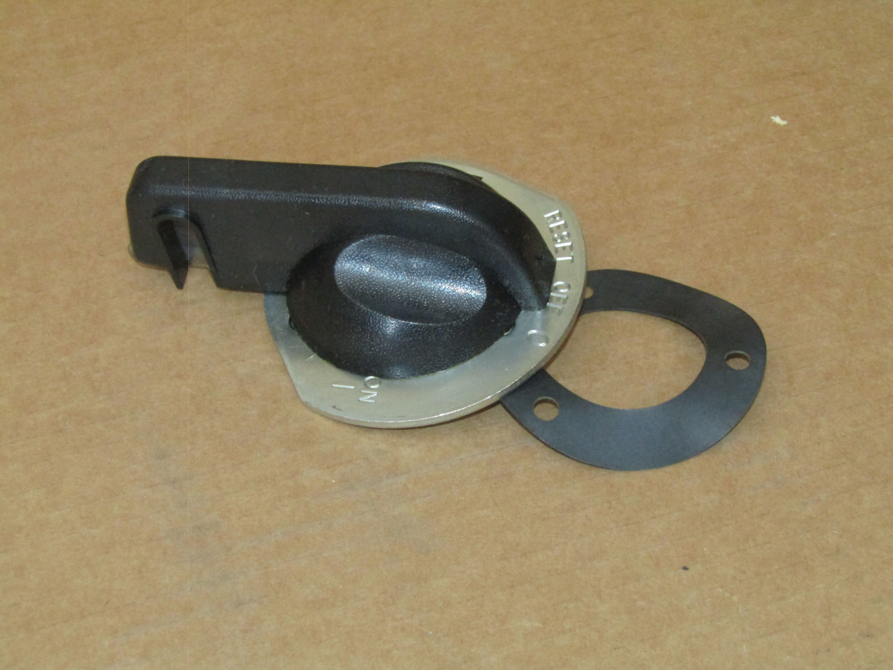 General Electric TH1 TDM Operating Handle, Door Mount, Ele Switch - New