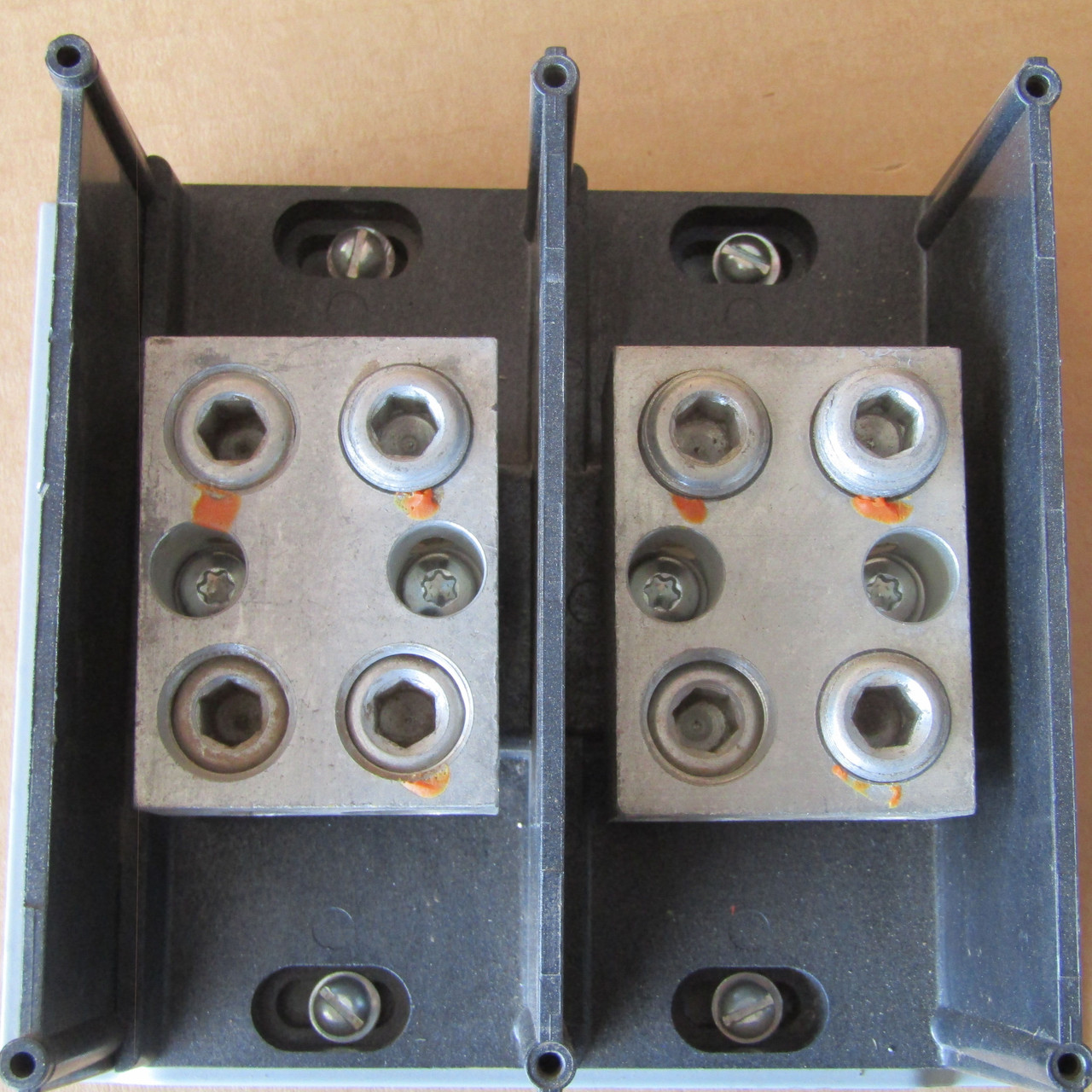 Ferraz Shawmut 69122 Power Distribution Block 2P (2)350MCM-#6 X (2)350MCM-#6 - Used