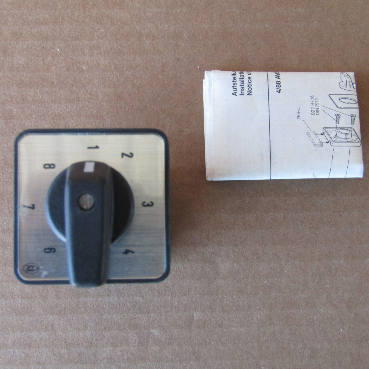 Klockner-Moeller T0-8-15142/EZ Flush Mounting Cam Switch, IP 65 - New In Box