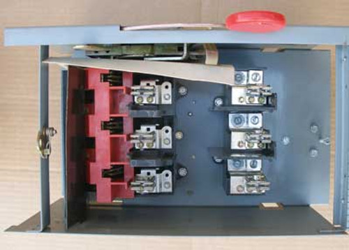 Cutler Hammer EESWR320100SB2 100 Amp 3 Pole 240 VAC Fusible Panel Switch - Used