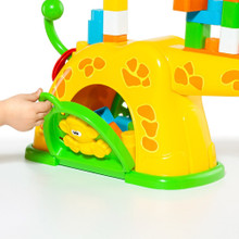 Attività musicali con la giraffa con i mattoncini Moltó