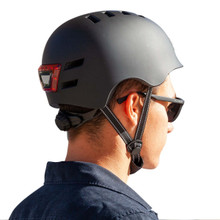 Casco con luce LED anteriore e posteriore per adulto MOLTO 22213