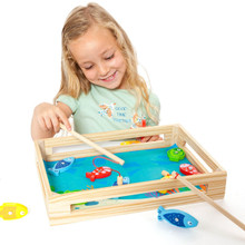 Molto gioco di pesca in legno per bambini. 15 pezzi. 23276