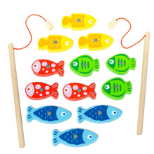 Molto gioco di pesca in legno per bambini. 15 pezzi. 23276