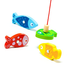 Molto gioco di pesca in legno per bambini. 15 pezzi. 23276