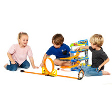 Spielzeugparkplatz mit Looping + Schienen + Zubehör 23405/GR