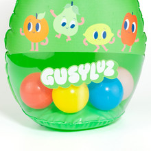 Stehaufpuppe Gusy Luz mit bunten Kugeln