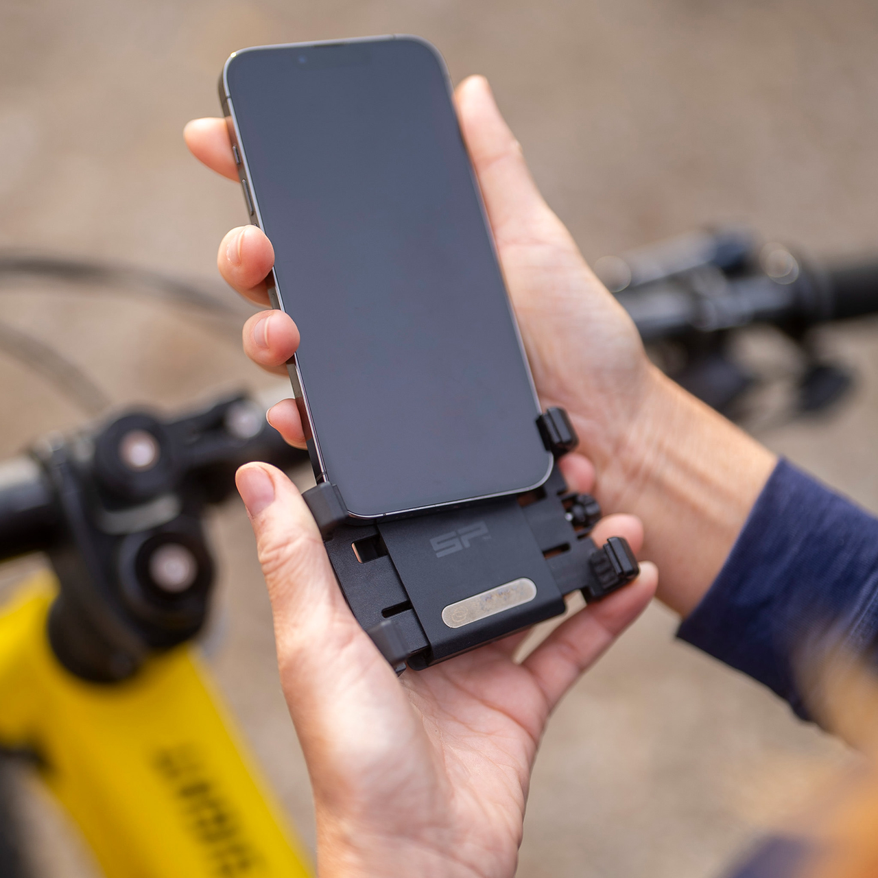 SP CONNECT SPC+ Universal Phone Clamp Max 52637 – Secure Smartphone Mounting Solution