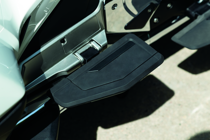 Kuryakyn Omni Transformer Passenger Floorboards for Honda Gold Wing 2018-2021, Black