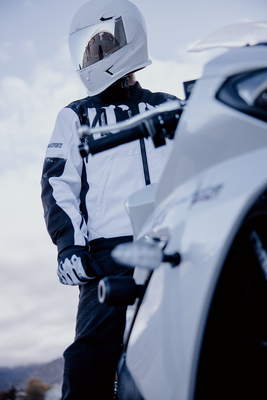 ICON Airframe Pro™ Helmet - Solid Gloss White, XS - Lightweight Fiberglass Shell with Fog-Free Shield and Advanced Ventilation