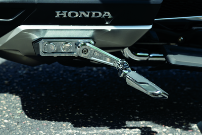 Kuryakyn Omni Cruise Mount with Pegs for Honda Gold Wing (2018-2021) - Chrome