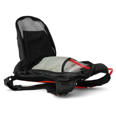 USWE Outlander Moto Hydration Pack 9L – Black with No Dancing Monkey™ 4-Point Harness Technology