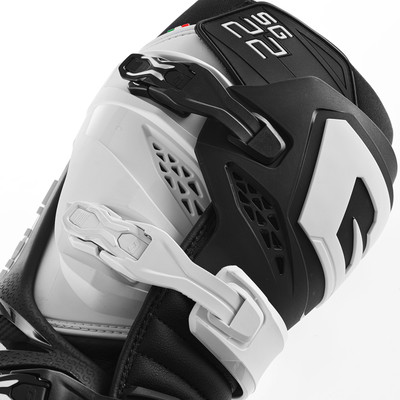 GAERNE SG.22 Black/White Size 12 Performance Ski Boots with Reinforced Toe and Advanced Ventilation